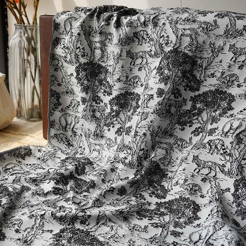 Tissu jacquard noir et blanc à motif zoo : mélange de rayonne pour ameublement, 140 cm de large