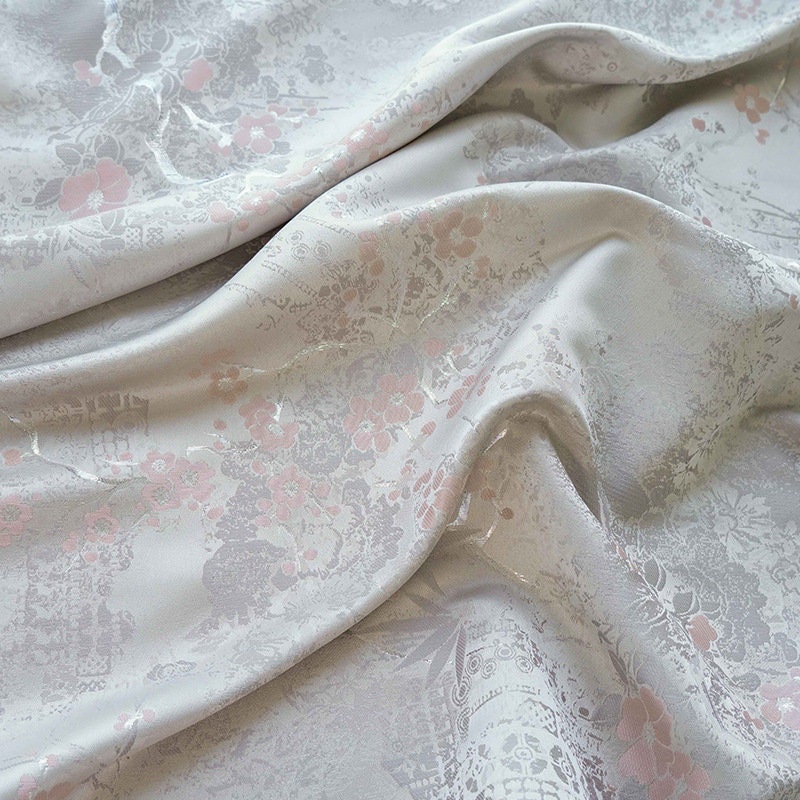 Tissu jacquard à motif papillon argenté : ameublement et costumes, 145 cm de large