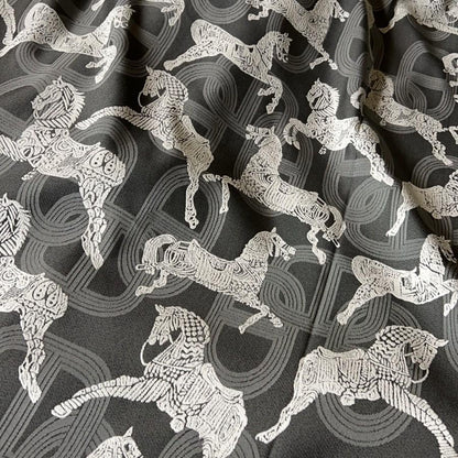 Tissu d'ameublement jacquard chenille Royal Horse ��� Rideaux couleur crème blé (Par The