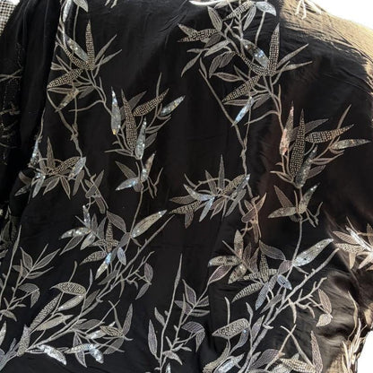 Tissu brodé de perles et de sequins ��� Patte de bambou large