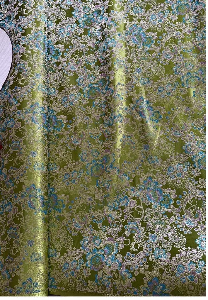 Tissu jacquard brocart vert : Satin brodé de motifs floraux et de vignes de Kuilong chinois