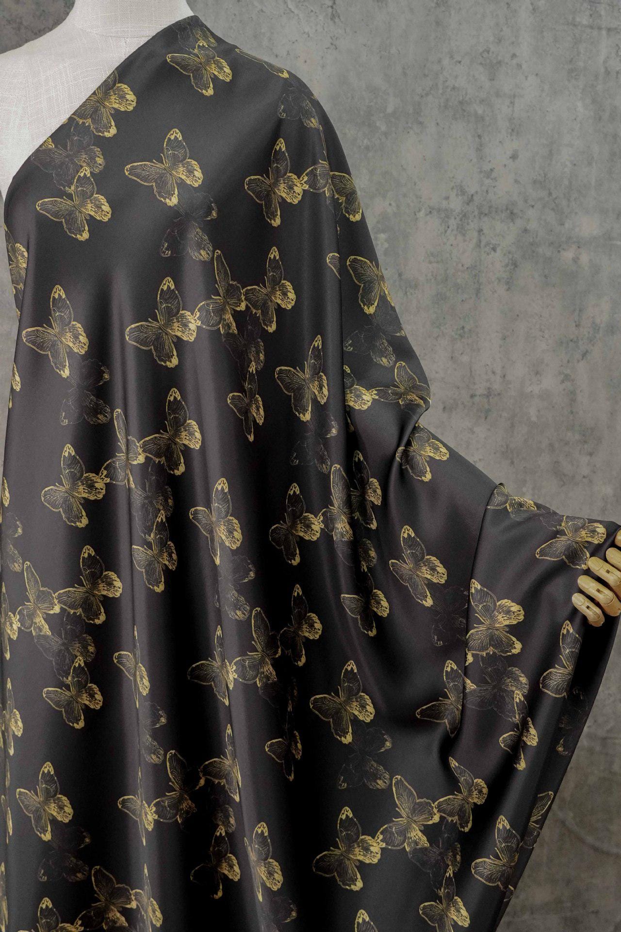 Tissu jacquard satiné soyeux à motif papillon - Largeur : 150 cm - Couture, costumes et décoration
