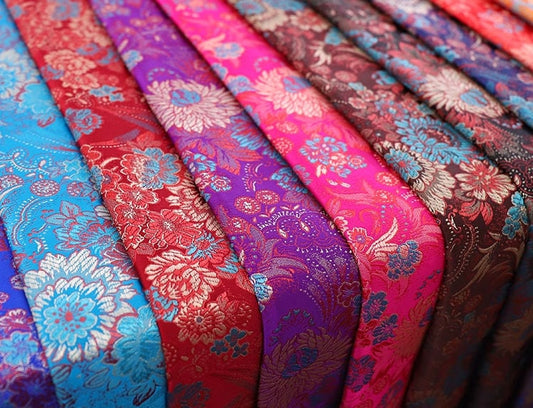 Tissu brocart de soie pivoine fuchsia : largeur 75 cm (29,5 po) - Ameublement et costumes