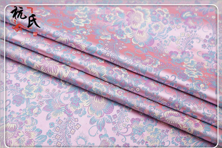 Tissu brocart jacquard damassé à motifs floraux : mélange de soie et de rayonne