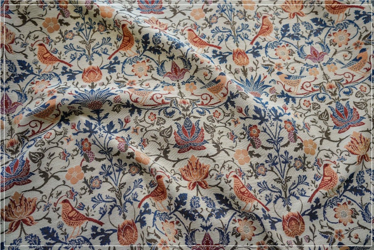 Tissu d'ameublement rétro à motifs d'oiseaux et de fleurs d'automne, idéal pour les costumes et la décoration - 145 cm de large
