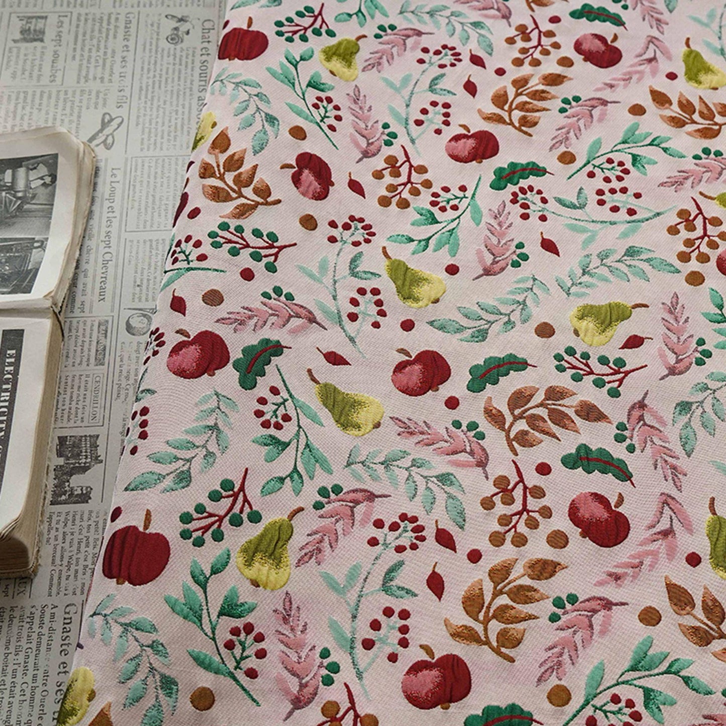 Nature-Inspired Embossed Leaf Jacquard Fabric ��� Refreshing Fruit Leaf Design for Handbags & Accessori"Wide