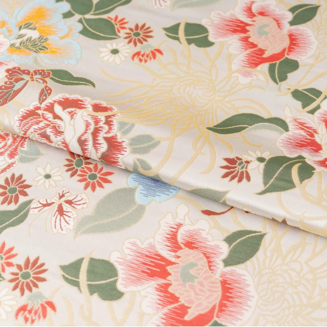 Tissu brocart pivoine : 140 cm de large. Fournitures pour textiles, kimonos et rideaux en rayonne de luxe.