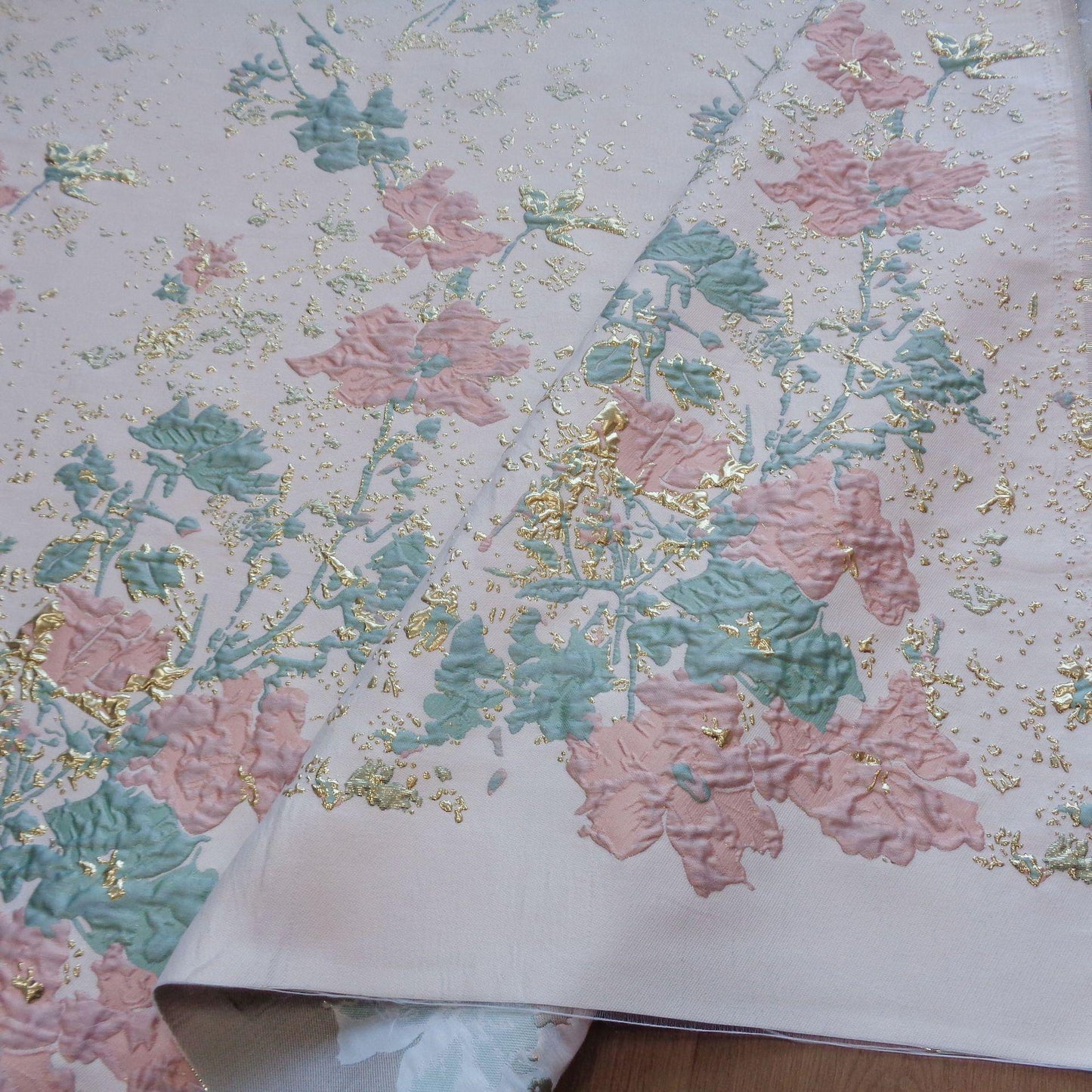 Gold Thread Jacquard Fabric: Palace Style 3D Texture, 56" Wide
