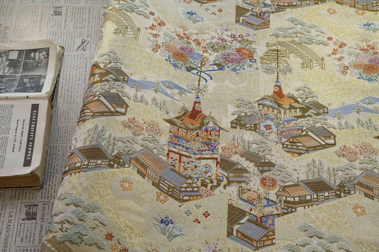 Gold Brocade Fabric ��� 'Pavilion Pagoda' Jacquard, Kimono Hanfu Materi" Wide)