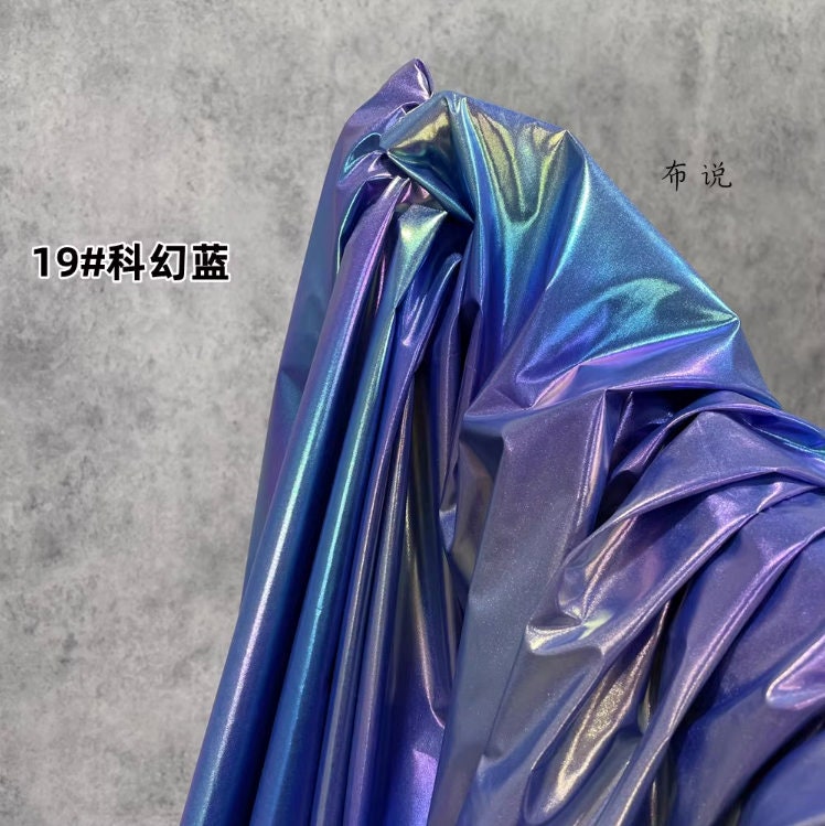 Metallic Silver Pleated Waterproof Fabric: Holographic Padded Jacket Material