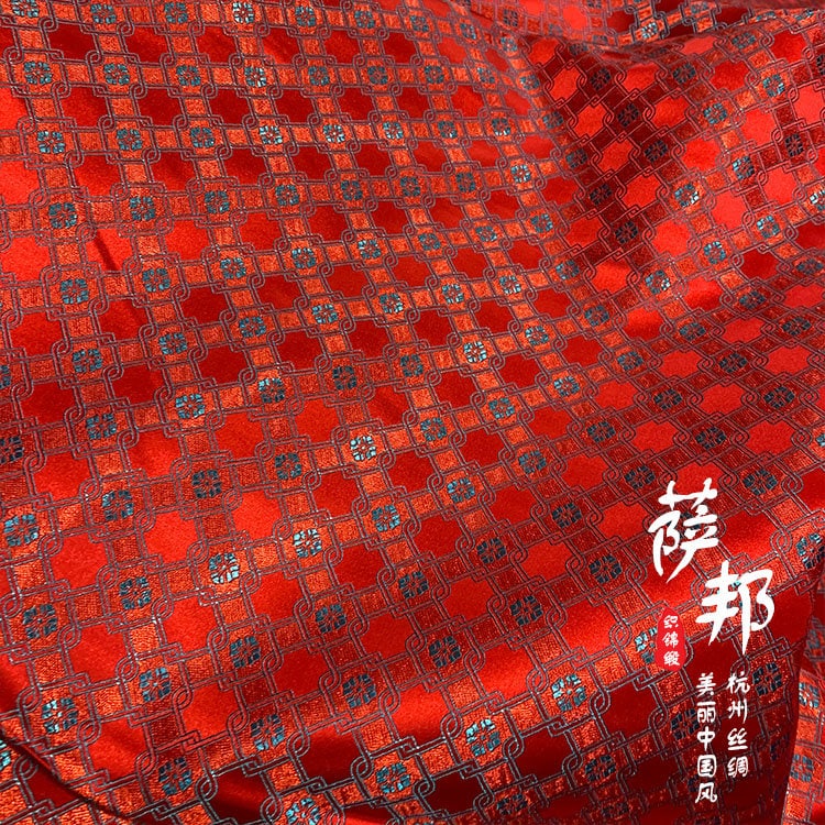 Tissu brocart de soie rouge : ameublement et matelassage traditionnels (largeur : 75 cm)