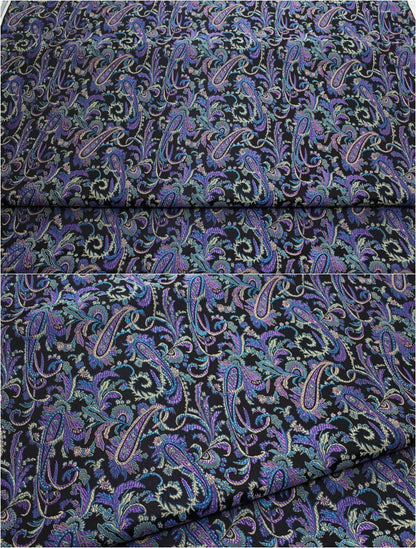 Tissu brocart à motif de plumes de paon : mélange de soie chinoise et de rayonne à fleurs magenta