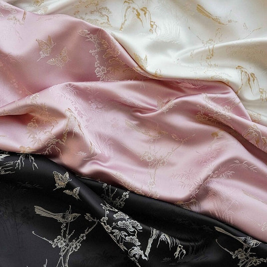 Tissu jacquard à motif pie avec fil doré : ameublement, costumes et rideaux - 137 cm de large