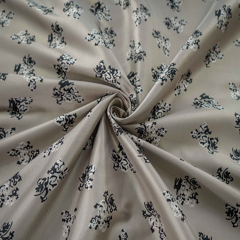 Tissu jacquard marron clair : mélange de rayonne de 170 cm de large, pour la couture et l’ameublement