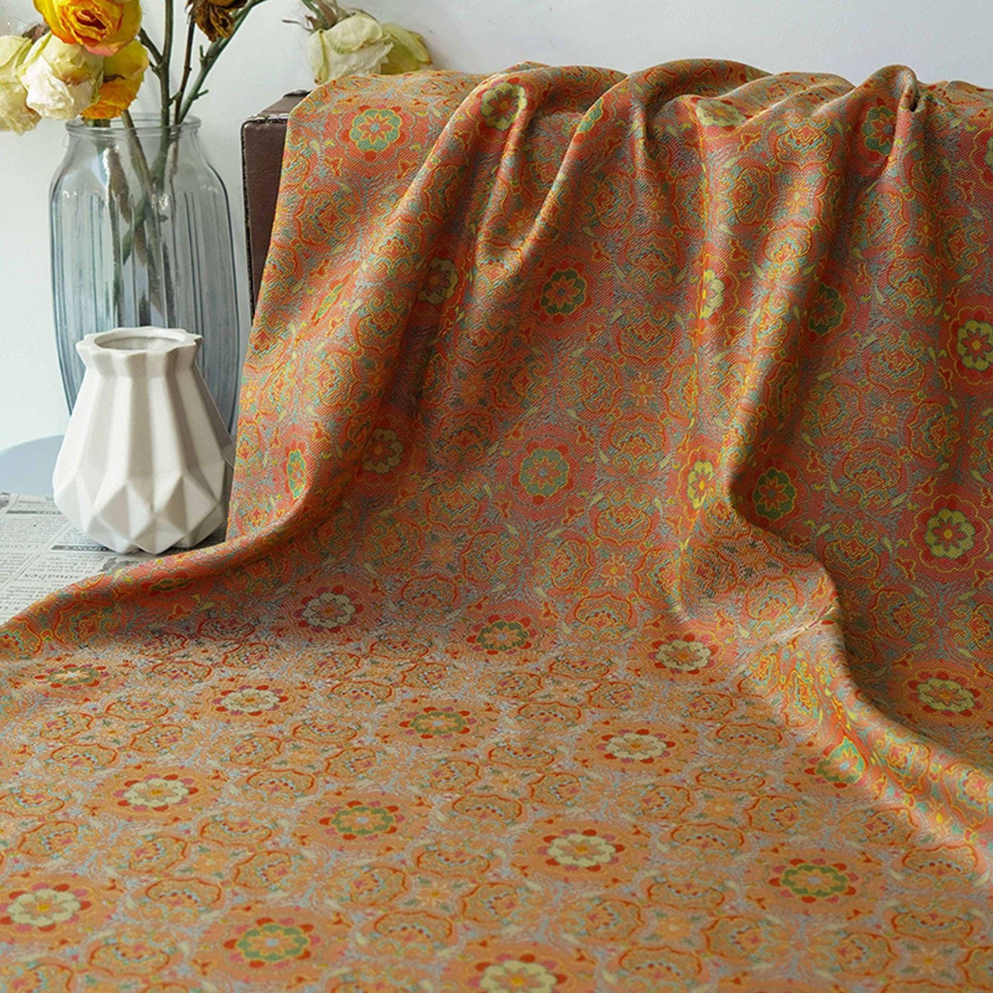 Tissu jacquard à médaillon vintage orange : fil teint à volutes arabesques, largeur 150 cm