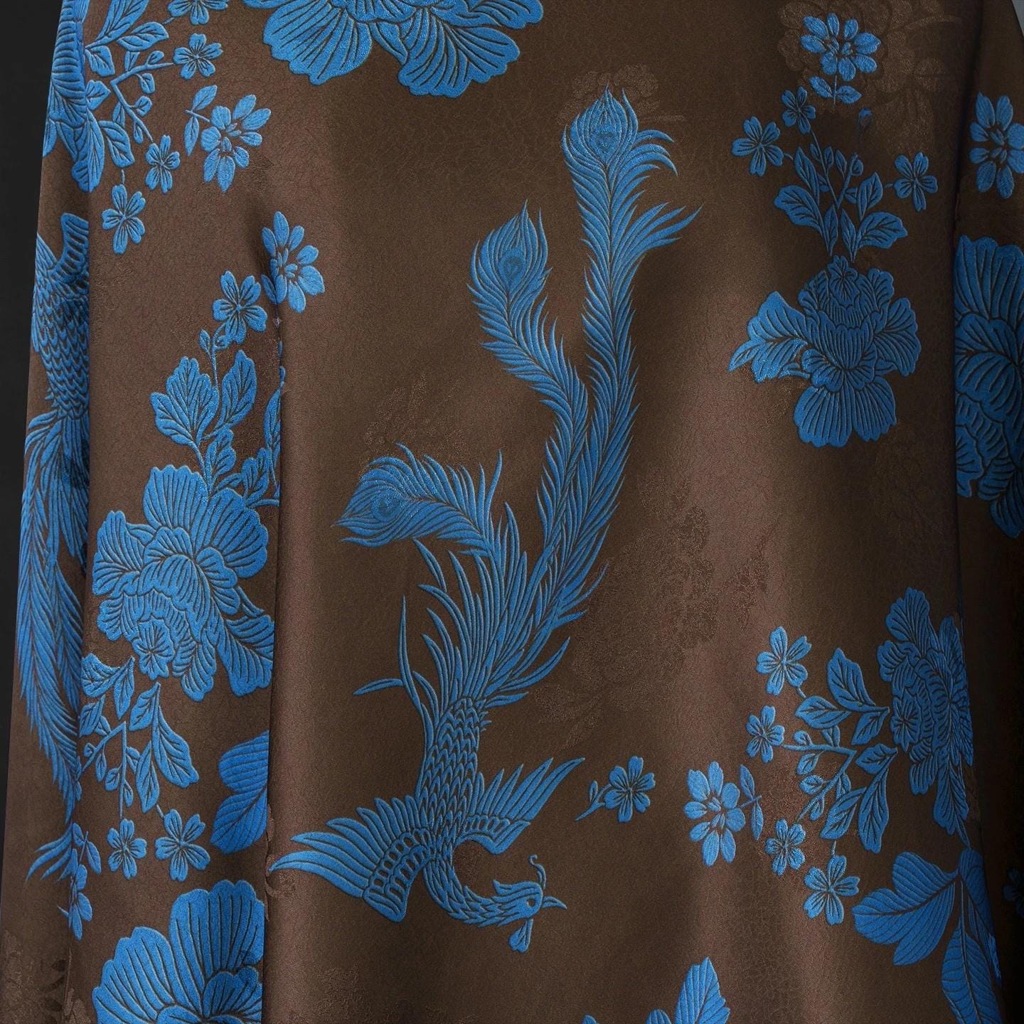 Tissu brocart de soie Phoenix & Peony : Jacquard Xiangyun marron pour Cheongsam et Hanfu