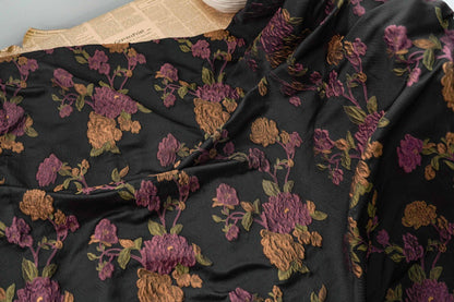 Tissu jacquard à motif floral et fils dorés : Tissu de créateur Vintage Palace, 147 cm de large