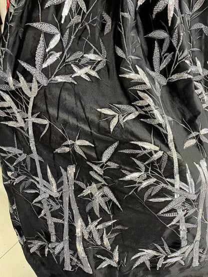 Tissu velours perlé : motif de pilier brodé de 43 pouces de large