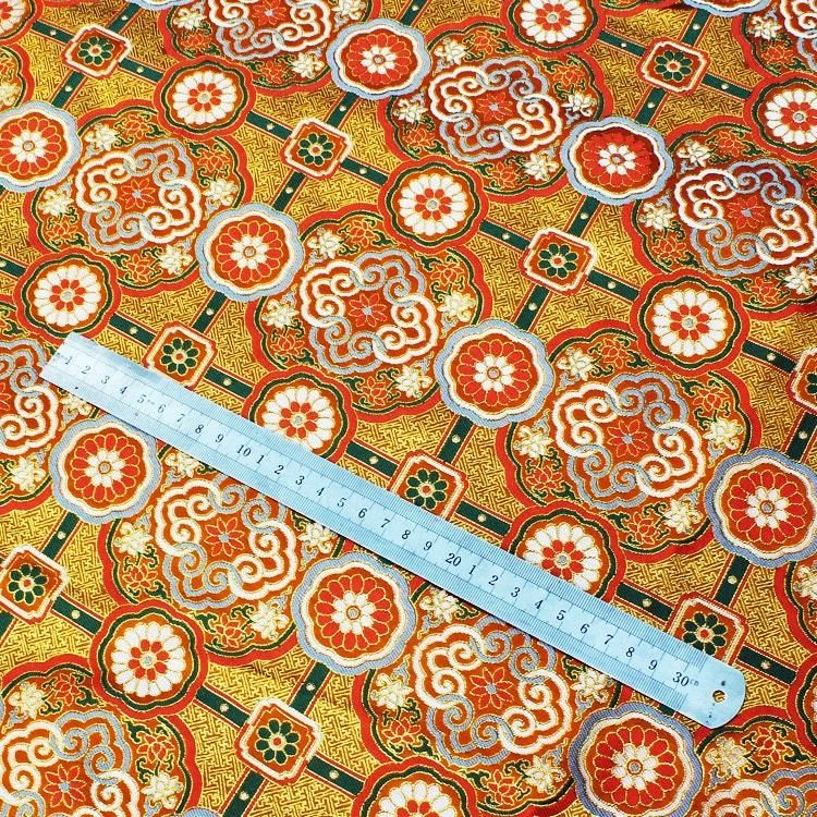 Brocart tibétain : broderie lotus, 147 cm de large, satin de rayonne