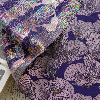 Tissu brocart doré à motif floral vintage : textile de style baroque
