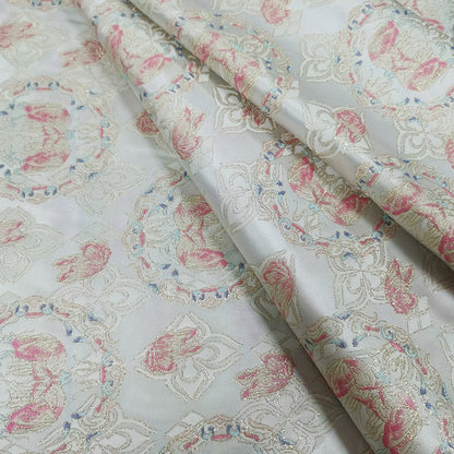 Tissu jacquard vintage : motif papillon et fleur en fil doré, 145 cm de large - au mètre
