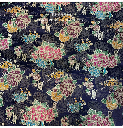 Tissu brocart de soie à motif pivoine : ameublement et matelassage pour mariages chinois (vendu au mètre)