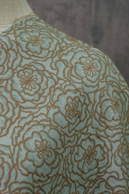 Tissu jacquard floral à fil doré : ameublement 3D, costumes et couture - 140 cm de large