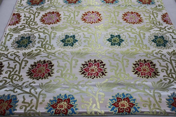 Tissu brocart jacquard à motifs floraux : style sino-mongol (vendu au mètre)