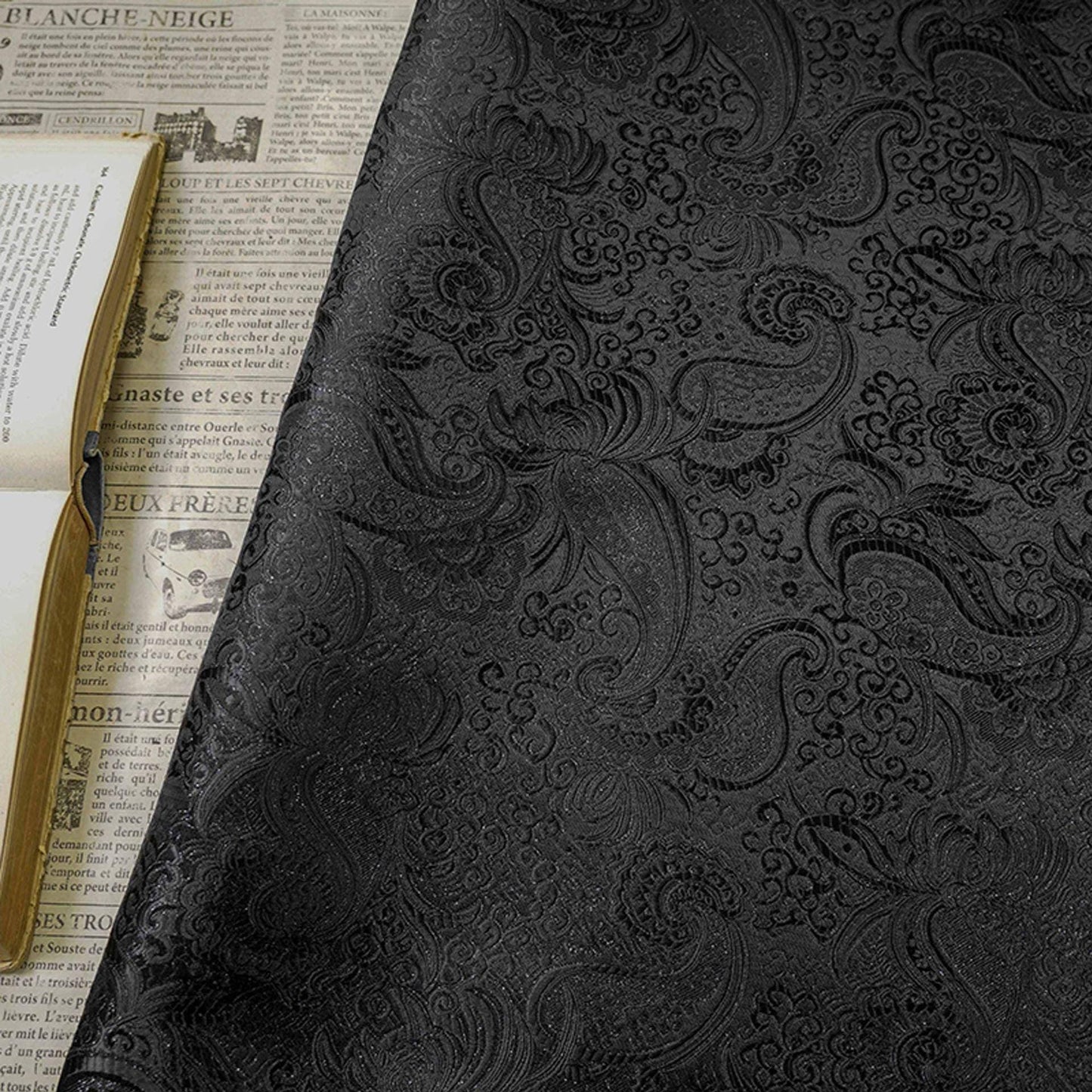 Tissu brocart jacquard à motifs cachemire avec fils d'or ��" Large