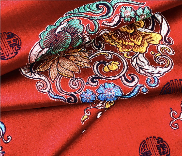 Tissu brocart chinois Lotus Rouge : mélange soie-rayonne, 150 cm de large