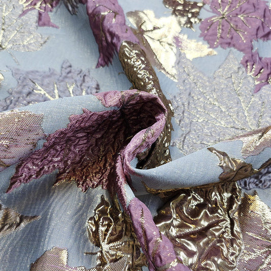 Tissu jacquard à motif de feuilles d'érable dorées en relief : 140 cm de large, robe de bal, ameublement