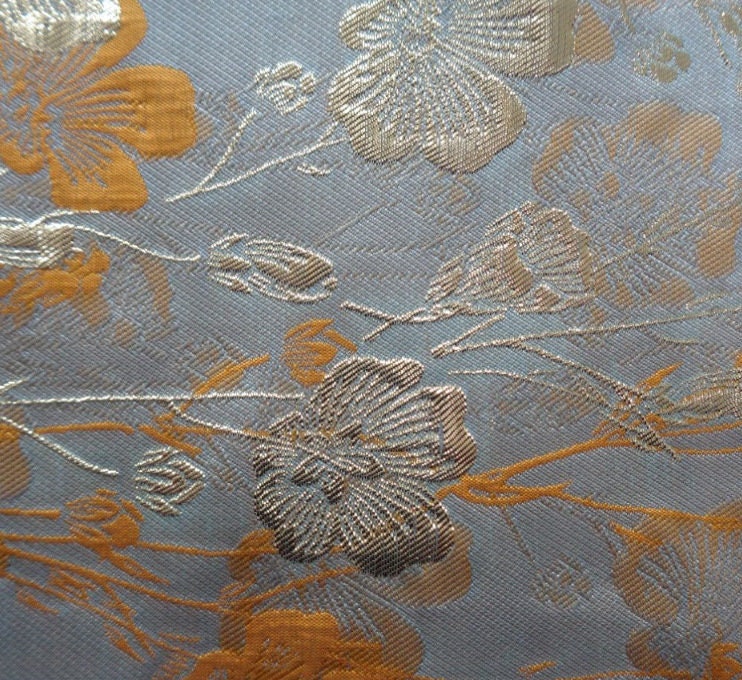 Tissu jacquard doré à motif floral : texture peinture à l’huile 3D, 145 cm de large