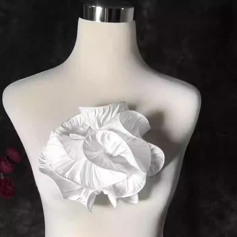 25CM Oversized White Flower Corsage - Performance Clothing, Catwalk Headpiece & Shoulder Decorative Accessories