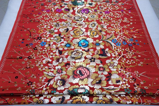 Tissu brocart de soie rouge : motif floral pivoine, tissu de mariage