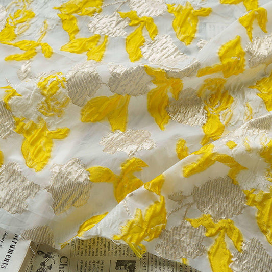 Tissu organza jacquard à fil doré : texture en relief 3D, largeur 137 cm