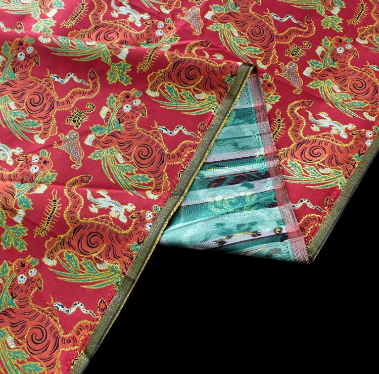 Tissu rayonne à motif tigre : motif or mongol tibétain, 147 cm de large