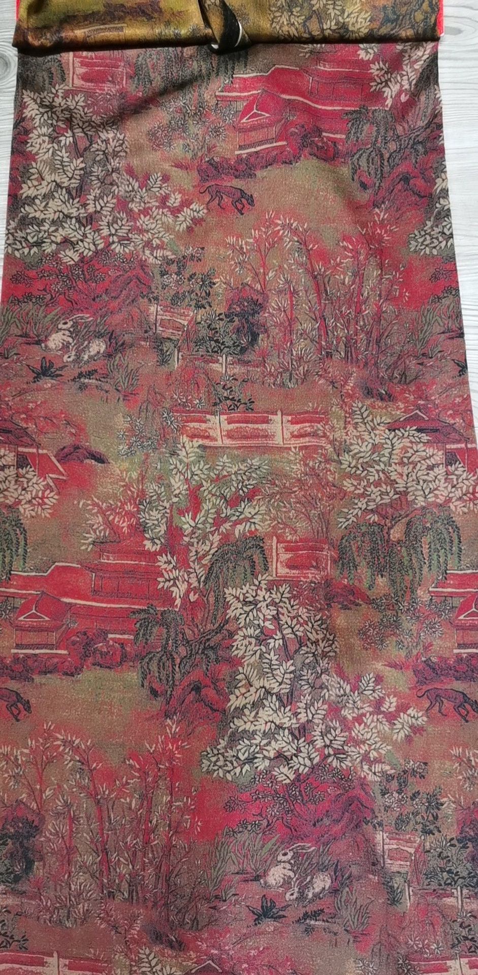 Tissu de soie pour la fête de Qingming : gaze cantonaise gambierée, couture de qipao cheongsam (58''L)