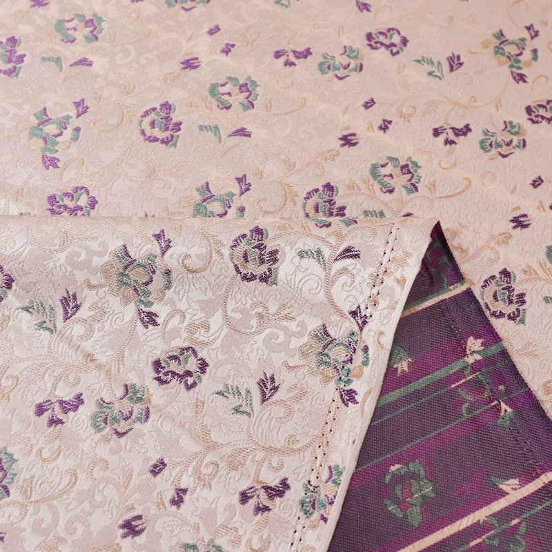Tissu brocart lotus : damas de soie et rayonne de 150 cm de large