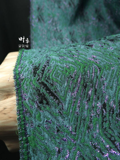 Tissu jacquard 3D vert et violet avec fil doré - 140 cm de large