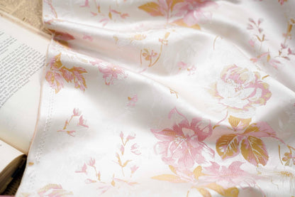 Tissu jacquard à motif floral et fil doré : texture 3D, largeur 160 cm, vendu au mètre