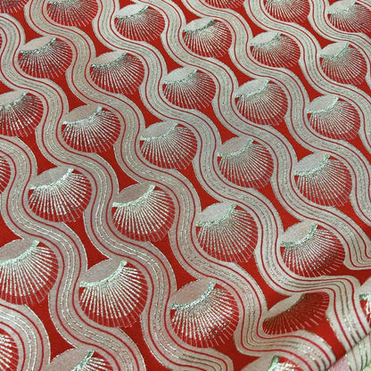 Tissu jacquard à motif plumes de paon : texture 3D avec fil doré (53 po de largeur)