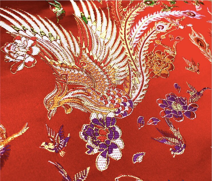 Tissu satin jacquard Phoenix : Hommage aux oiseaux, tissu d'ameublement rouge (29,5 po L)