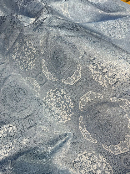 Tissu brocart floral Baoxiang de bon augure : Robes tibétaines, Sanctuaires (29,5 po L)