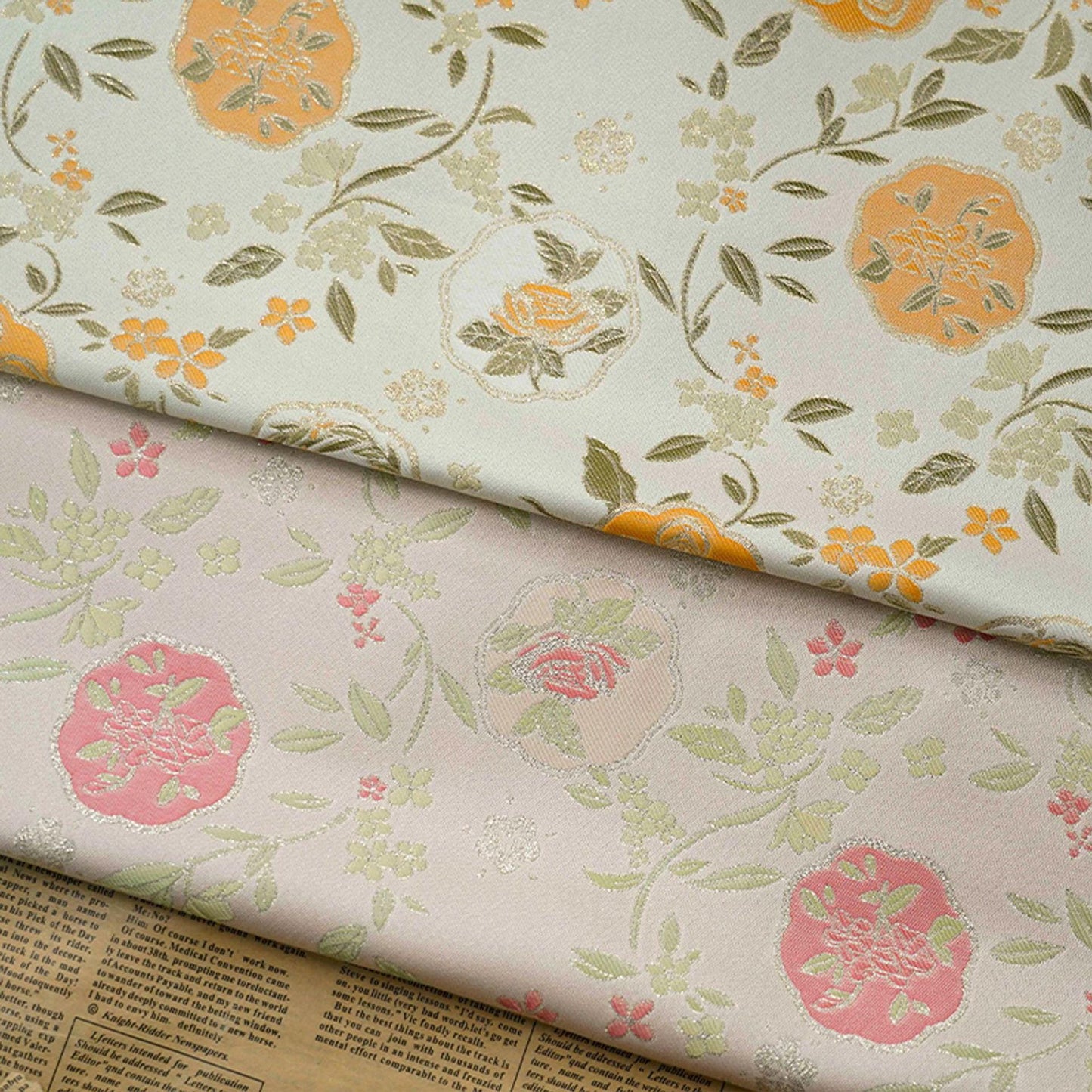 Tissu brocart champagne à motif floral : jacquard chinois, largeur 150 cm
