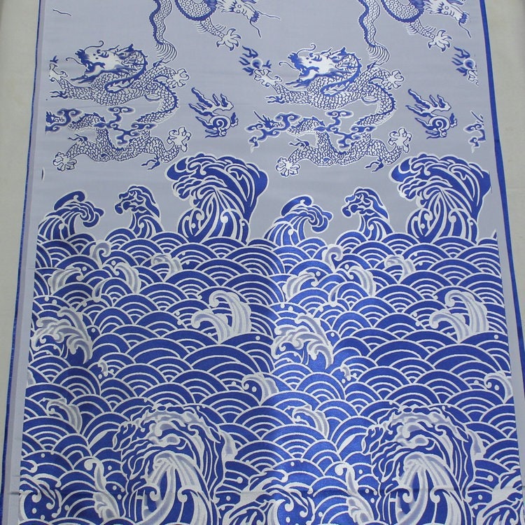 Tissu satin jacquard bleu et blanc à motif dragon : décoration de costume royal chinois