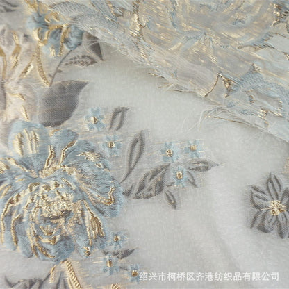 Tissu jacquard organza pivoine phénix : fil doré élégant (57 po L)