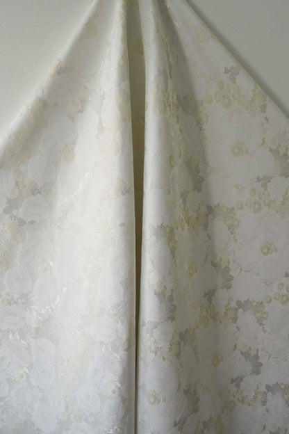 White Floral Jacquard Fabric ��� Gold Silver Lurex, 65ï¿