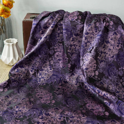 Tissu jacquard à motifs floraux violets : tissu teint en fil de 152 cm de large pour la couture et l’ameublement