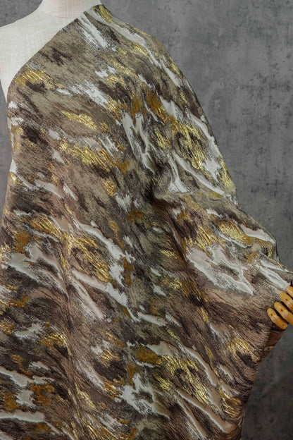 Tissu jacquard de luxe à motif écorce d'arbre en relief avec fils dorés, largeur 55 pouces