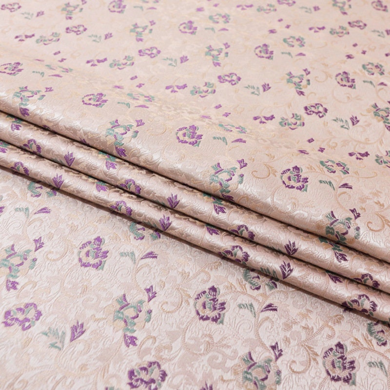 Tissu brocart lotus : damas de soie et rayonne de 150 cm de large
